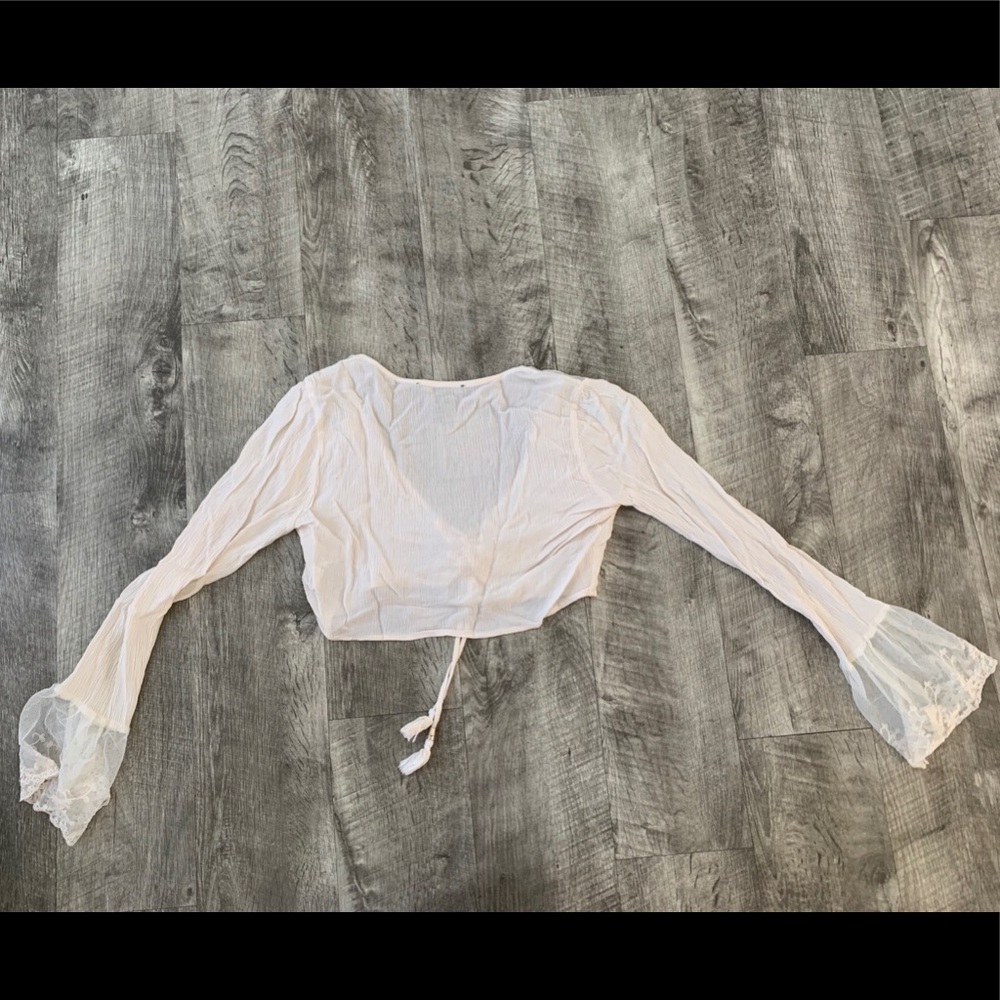 Forever 21 crop lace long sleeve. - Picture 4 of 4